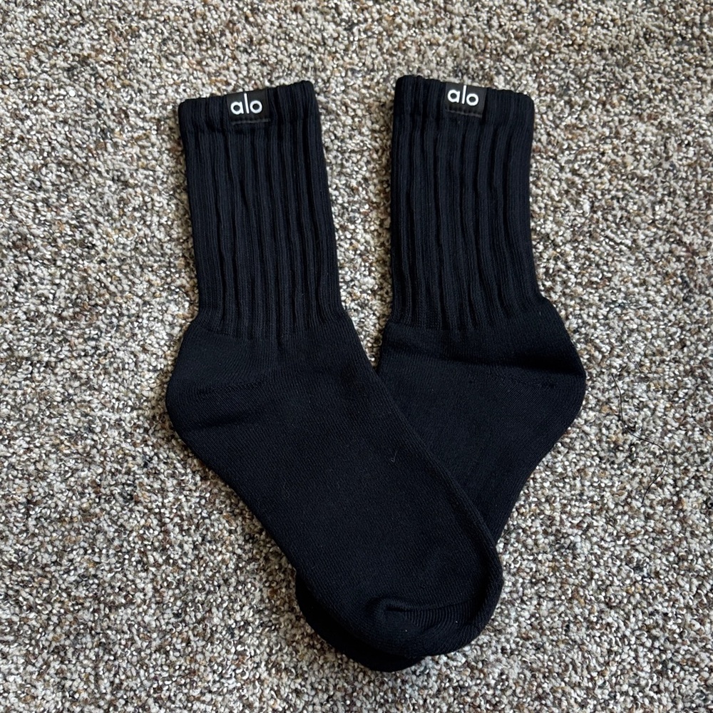 ALO Yoga Black half crew scrunch Socks
